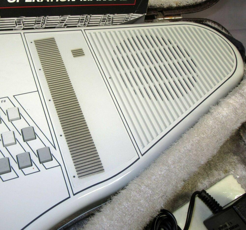 Suzuki Omnichord OM-84 System Two w/ Hard Case Power Supply Manual TESTED! WORKS - Image 8