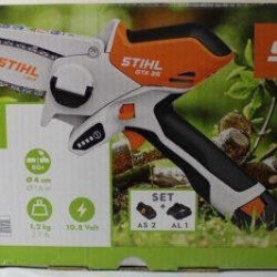 STIHL GTA 26 PRUNER CHAINSAW W/CARRYING CASE, BATTERY AND CHARGER.